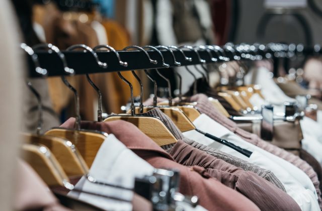 A fast fashion valódi igazi ára – belehalunk a divatba?